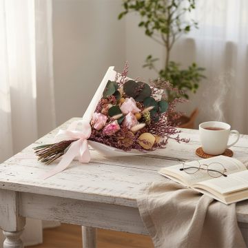 purple love infinity rose bouquet main lifestyle