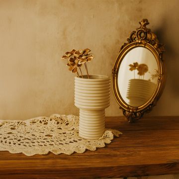 cararra vase large main lifestyle